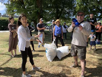 Attendees at Vancouver Chapter Shoreline Clean Up Event