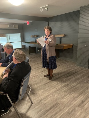 Chapter Volunteer Nancy Eld speaking to attendees