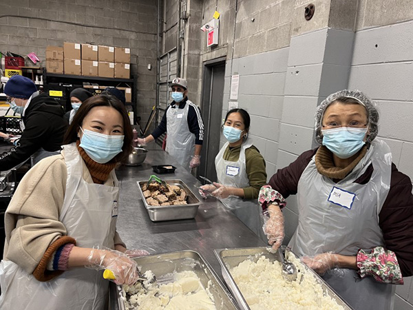  Chapter Volunteers Making food at A Loving Spoonful