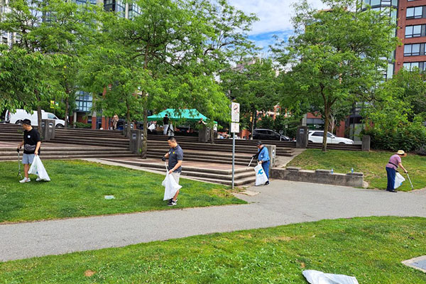 Volunteers Cleaning up David Lam Park